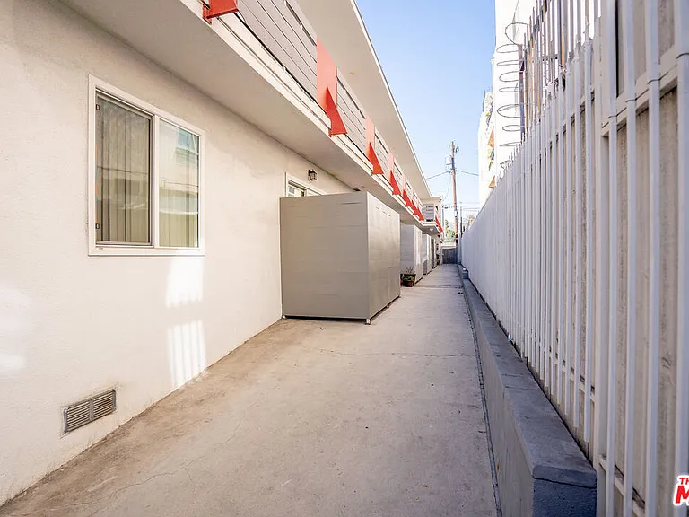 5831 Carlton Way #8 — Photo 6