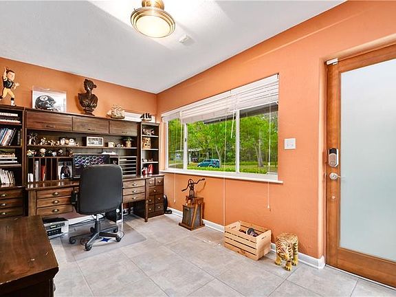 4th image of 521 Altaloma Ave