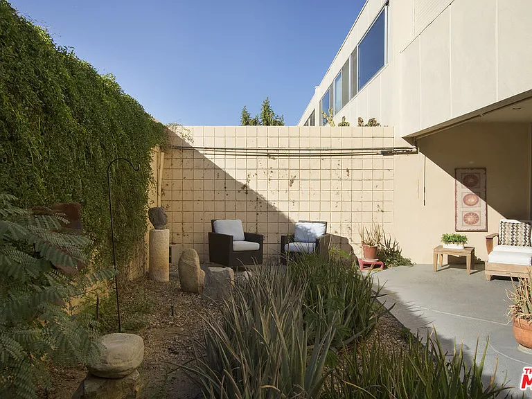 501 Desert Lakes Cir — Photo 56