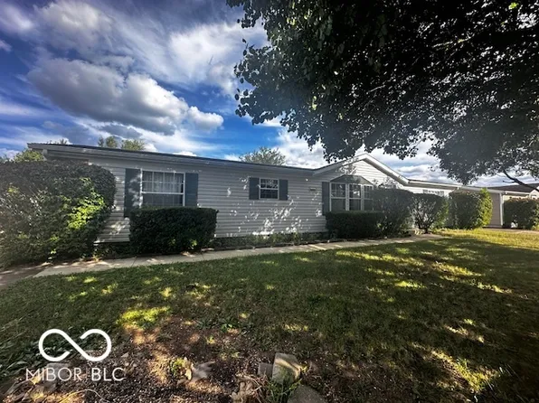 4693 W Ridge Dr, Columbus, IN 47203