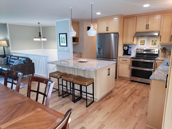 4th image of 12558 Irish Ave N