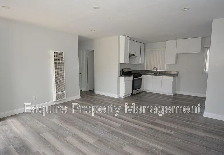 128 E B St #2 — Photo 4