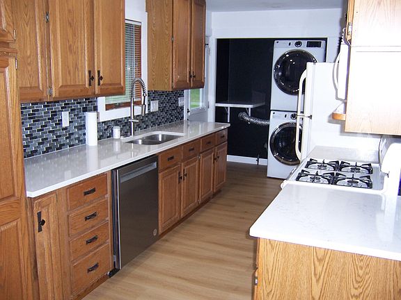 3rd image of 104 Barbara Cir