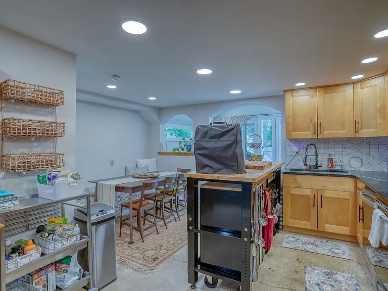 103 S College Ave — Photo 26