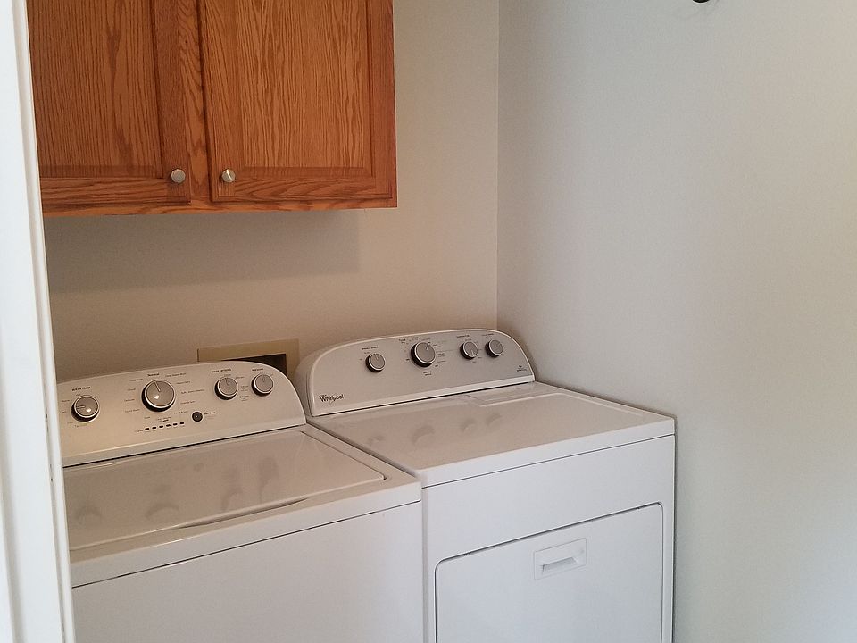 laundry room includes w/d