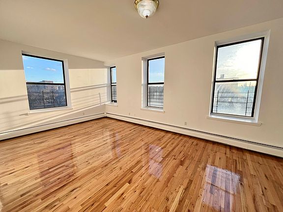 5th image of 751 Dawson St APT 4C