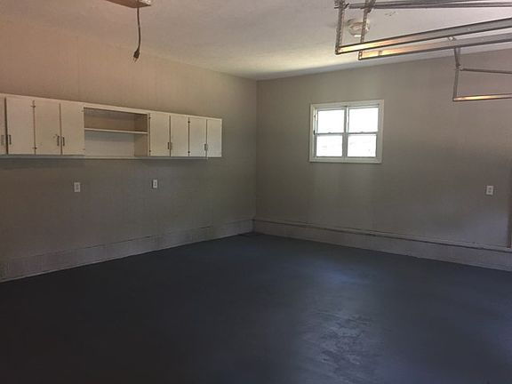 4th image of 8041 Malone Dr