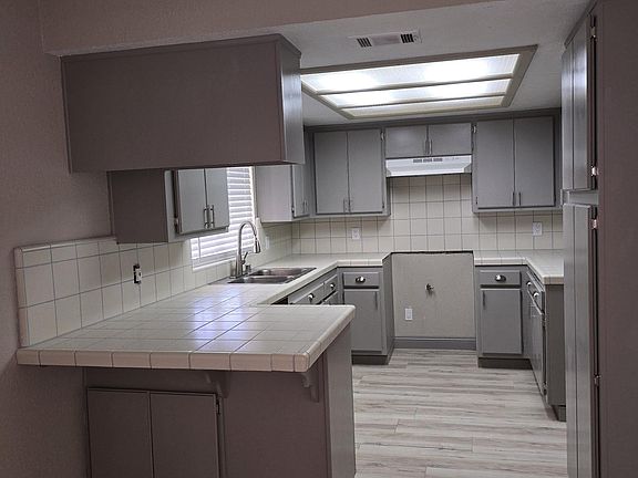 2nd image of 7527 Redwood Ave