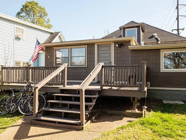 Back deck, separate back entrance.