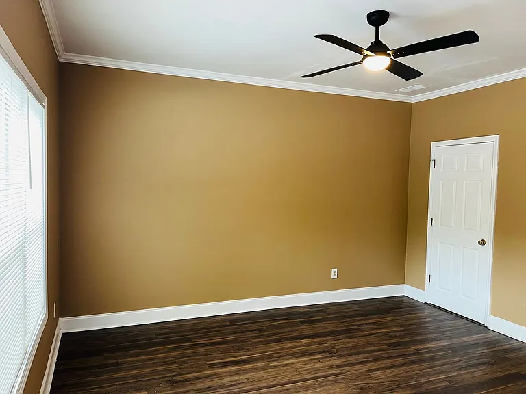 11-17 Jordan Rd — Photo 4