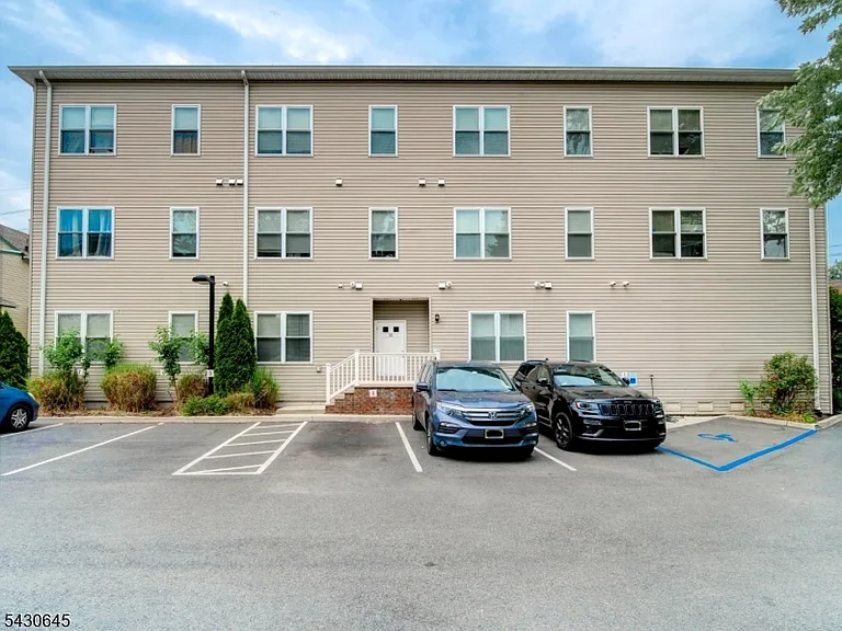 92 Willow St #3 — Photo 9