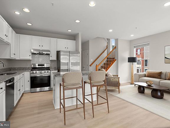 4th image of 8822 Stonehouse Dr