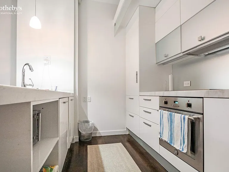 11 E 36th St #601 — Photo 4