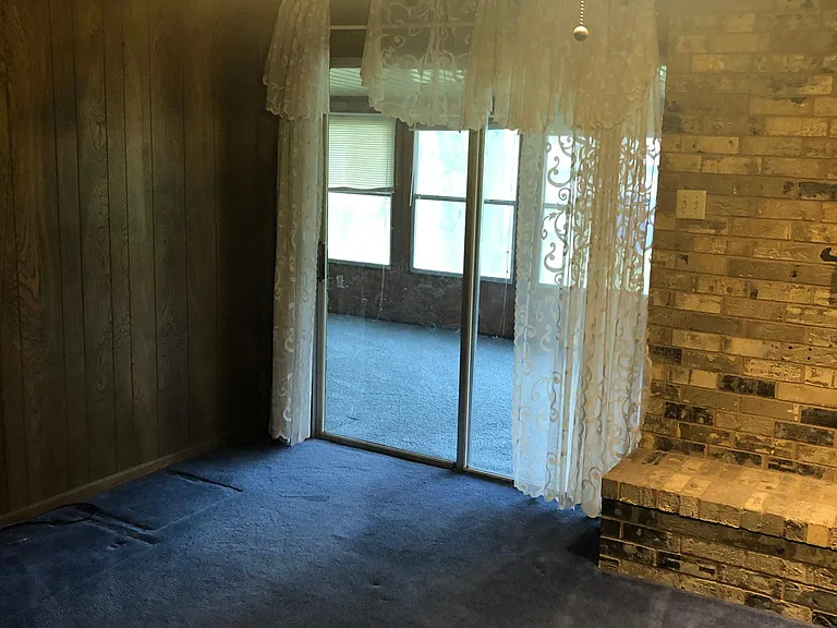 948 Mockingbird St — Photo 9