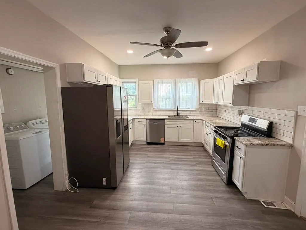 3 bed, 2110 sqft, $2,300 — Photo 4