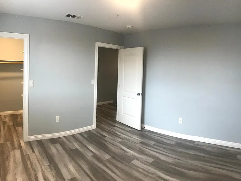827.5 W 62nd Pl — Photo 26
