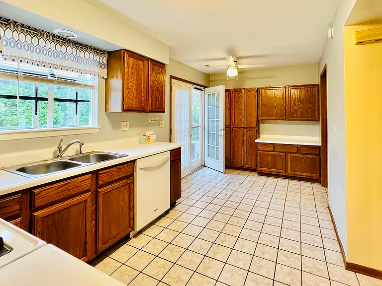 314 Jasmine Ct — Photo 3