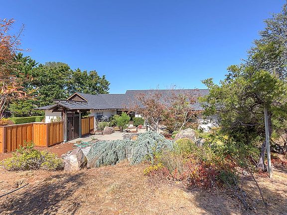 2nd image of 737 Jacaranda Cir