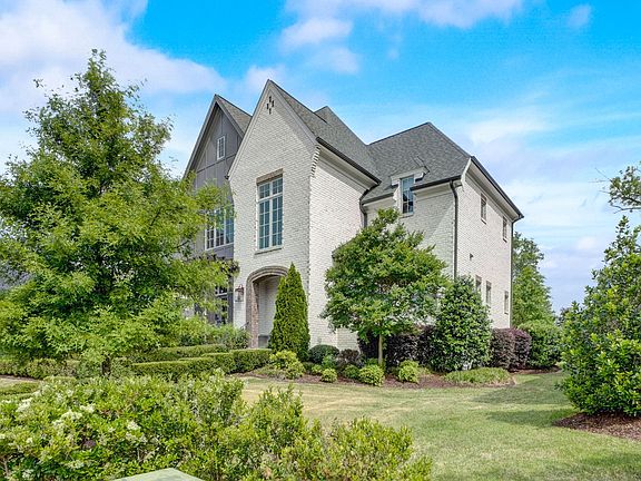 4th image of 520 Calderbank Way