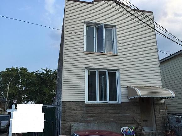 2nd image of 2158 Lake Pl
