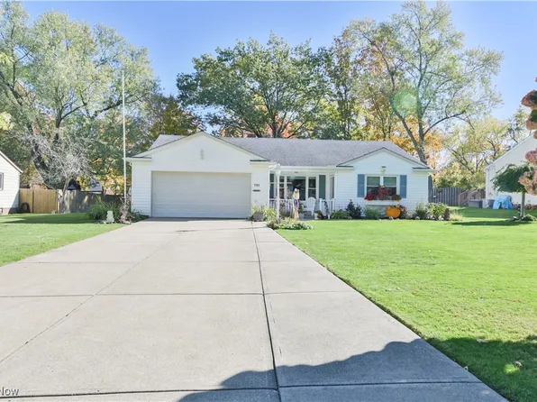 721 Cheriton Dr, Highland Heights, OH 44143
