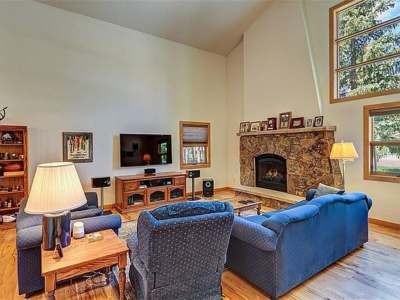 3rd image of 612 Silver Cir