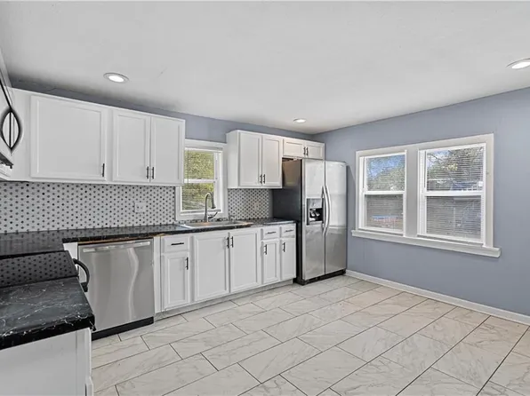 3868 E 59th St, Kansas City, MO 64130