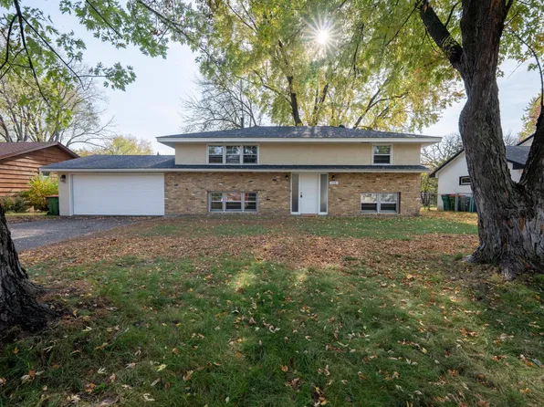 716 Ballantyne Ln NE, Spring Lake Park, MN 55432