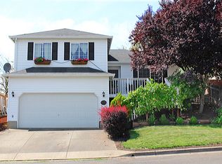 825 SW Chablis Ct, Dundee, OR 97115