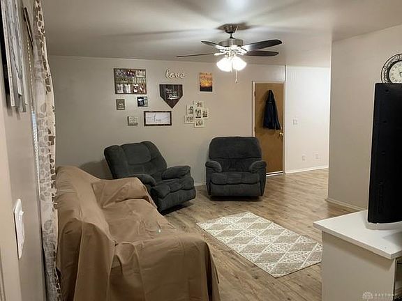 3rd image of 609 S Sunset Dr