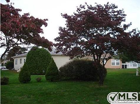 5th image of 219 Bonaire Dr