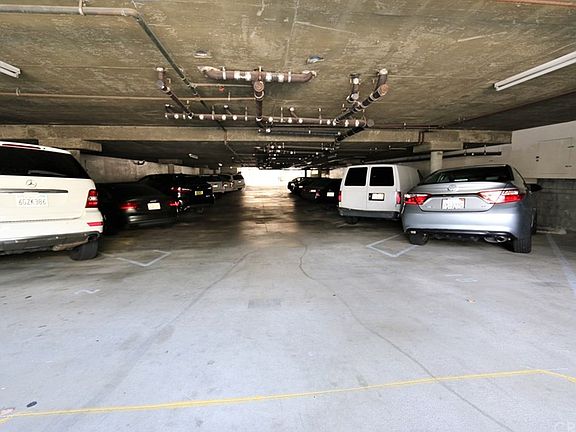 2nd image of 434 E Tujunga Ave