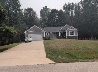 834 Geneva Dr, Wayland, MI 49348