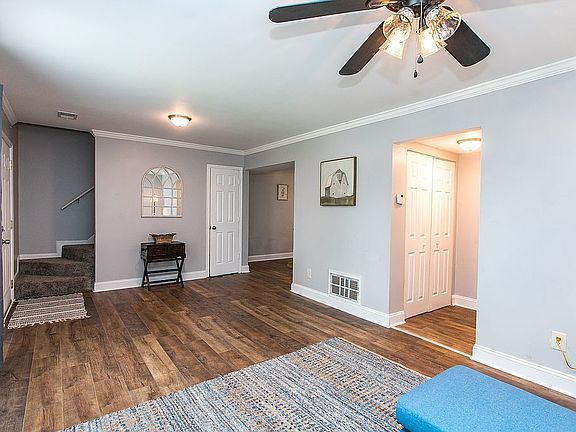 4th image of 215 Hedgewood Ct