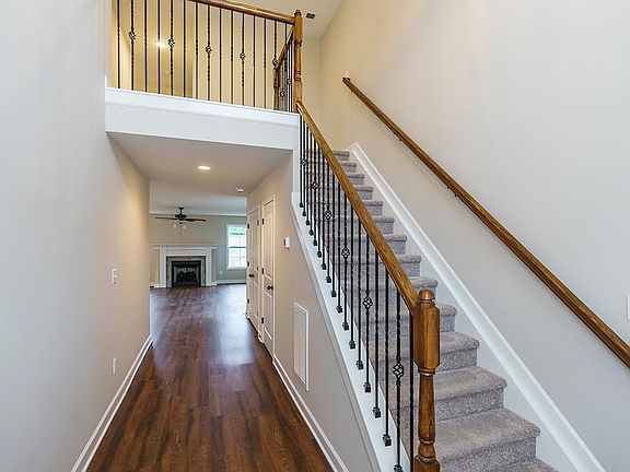 5th image of 621 Estrella Dr