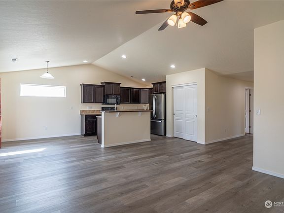 5th image of 805 S Tyler Court