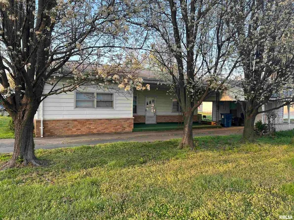 208 N 4th St, Elkville, IL 62932