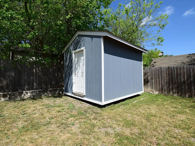 205 Tanglewood Rd — Photo 37