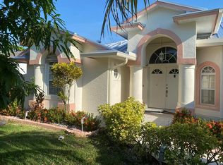 962 SE Breakwater Ave, Port Saint Lucie, FL 34983