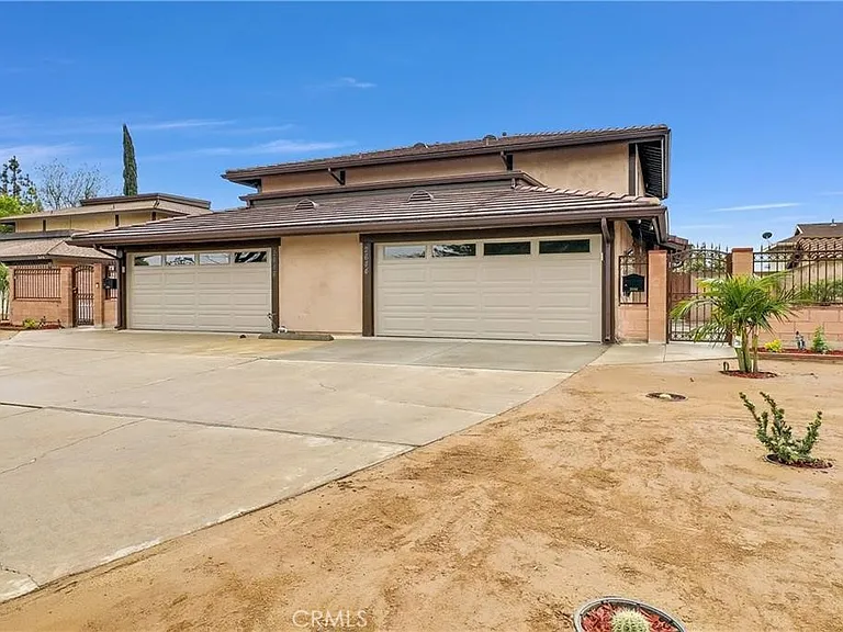 2644 Sycamore Dr — Photo 2