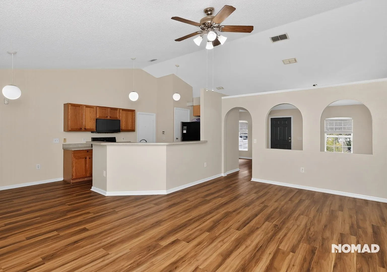 Spacious 4BR House in Spring Hill — Photo 2