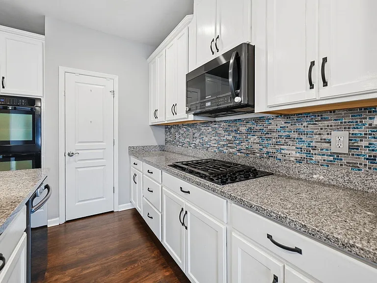 15521 Ann Arden Ave — Photo 8