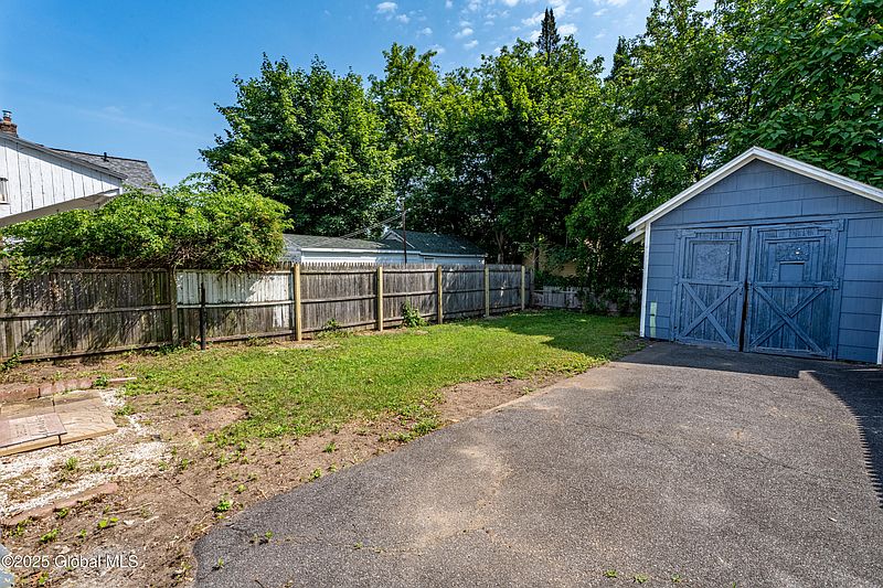 3rd image of 607 Cramer Avenue
