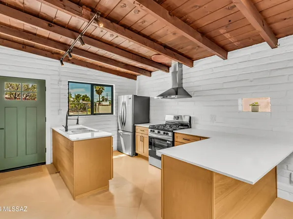 5829 E Waverly St, Tucson, AZ 85712
