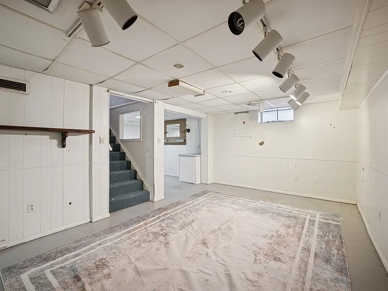 4438 Packard Rd — Photo 30