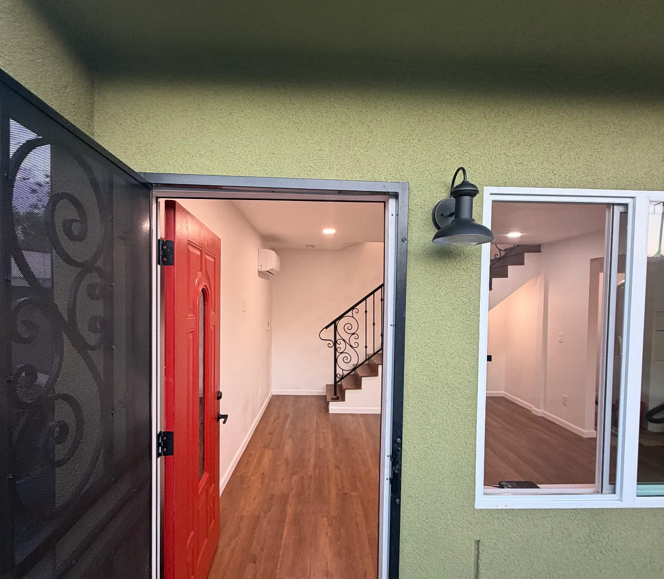 2342 Thomas St — Photo 1