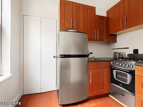 2nd image of 87 Saint Marks Pl APT 2B