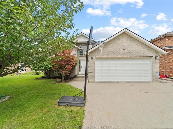 2429 Howard Ave, Windsor, ON N8X 3V5