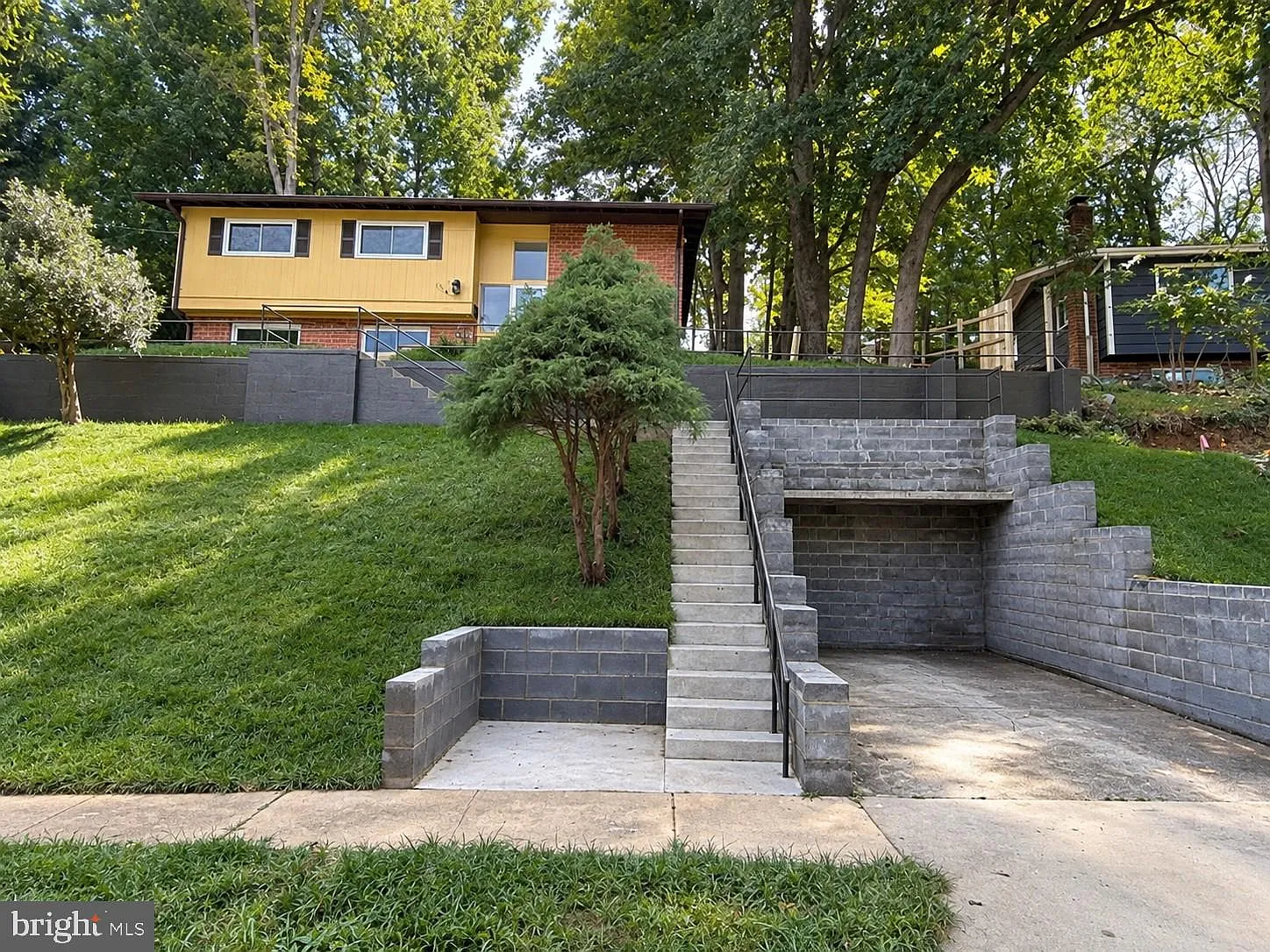 4 bed, 3.0 bath, 1959 sqft, $4,000 — Photo 2