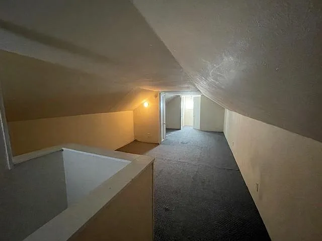 231 E Victoria St — Photo 14